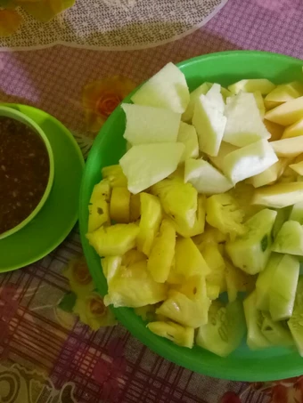 Cara Gampang Membuat Resep Rujak buah bumbu petis yang Uenak Anti Ribet, Mantap Sekali