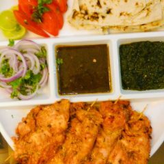 A picture of Chicken Malai boti platter.
