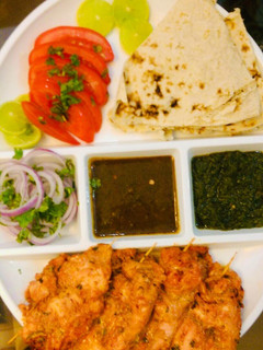 A picture of Chicken Malai boti platter.
