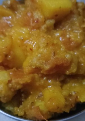 A picture of Baingan aloo.