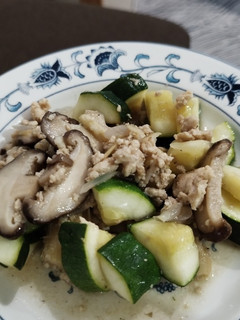 Foto resep Zukini Jamur Tumis Ayam
