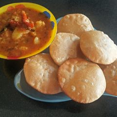 Bedai Kachori Aloo ki Sabzi A picture of Bedai Kachori Aloo ki Sabzi.
