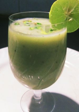বনানা স্মুদি (banana smoothie recipe in Bengali) রেসিপির প্রধান ছবি