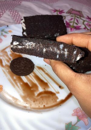 A picture of Oreo layer cake 🍰.
