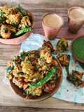 पोई और प्याज के पकौड़े (Poi aur pyaj ke pakode recipe in Hindi)