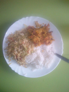 A picture of Fried cabbage with rice and eggs.