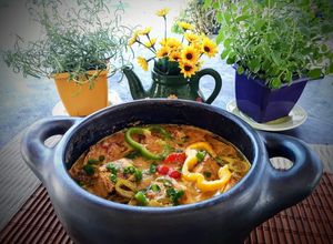 Foto de Moqueca de peixe na panela de barro