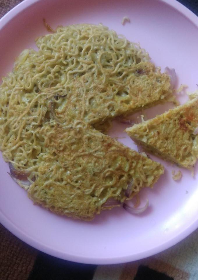 மேகி சீஸ் ஆம்லெட் (maggi cheese omeltte recipe in tamil) செய்முறை முக்கிய புகைப்படம்