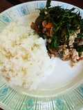 ไข่เยี่ยวม้ากะเพรากรอบ