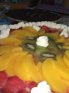 Una foto de Tarta frutal.. 🍓🍈🍍
