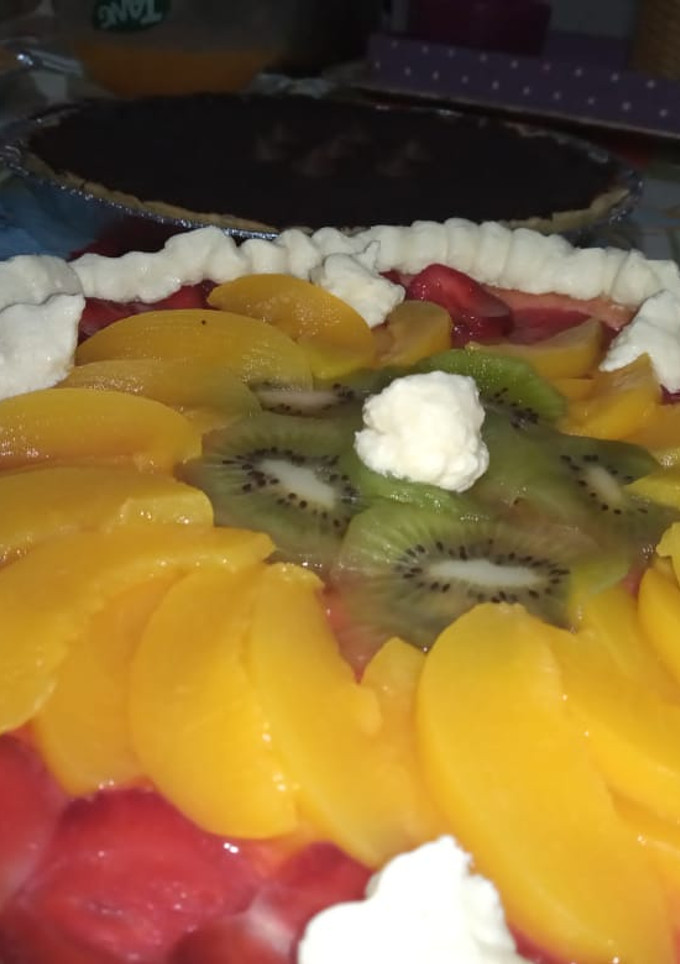Una foto de Tarta frutal.. 🍓🍈🍍