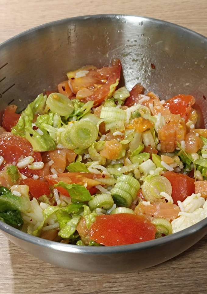 Una foto de Ensalada del día con arroz basmati