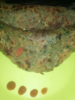 मूँग दाल पालक पराठा (Moong dal palak paratha recipe in Hindi) रेसिपी मुख्य फोटो