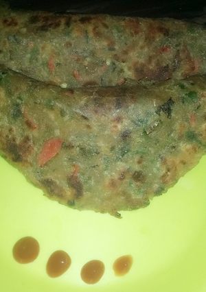 मूँग दाल पालक पराठा (Moong dal palak paratha recipe in Hindi) रेसिपी मुख्य फोटो