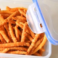 A picture of 3 ingredients snack recipe.