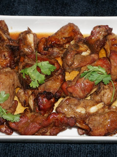 Una foto de COSTILLITAS DE CERDO CON JENGIBRE, MIEL Y 5 ESPECIAS. JON STYLE