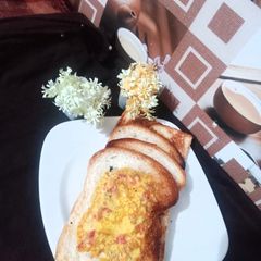 A picture of Cheesy Bread Omlette.