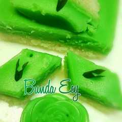 A picture of Kue KeTan Sarikaya. Bunda Ecy.