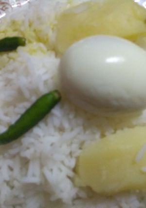 A picture of Boiled rice with egg and Potato.