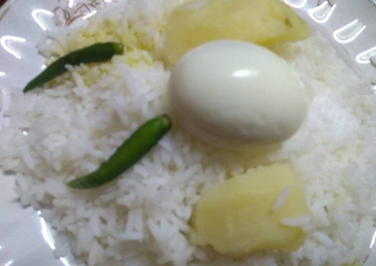 Boiled rice with egg and Potato
