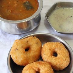 A picture of Medu vada.