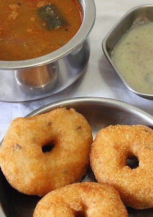 A picture of Medu vada.