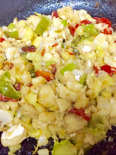 Una foto de Bacalao con verduras y queso