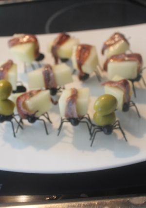 Una foto de Hormigas con melón y anchoas