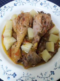Una foto de Jamoncitos de pollo al chilindrón