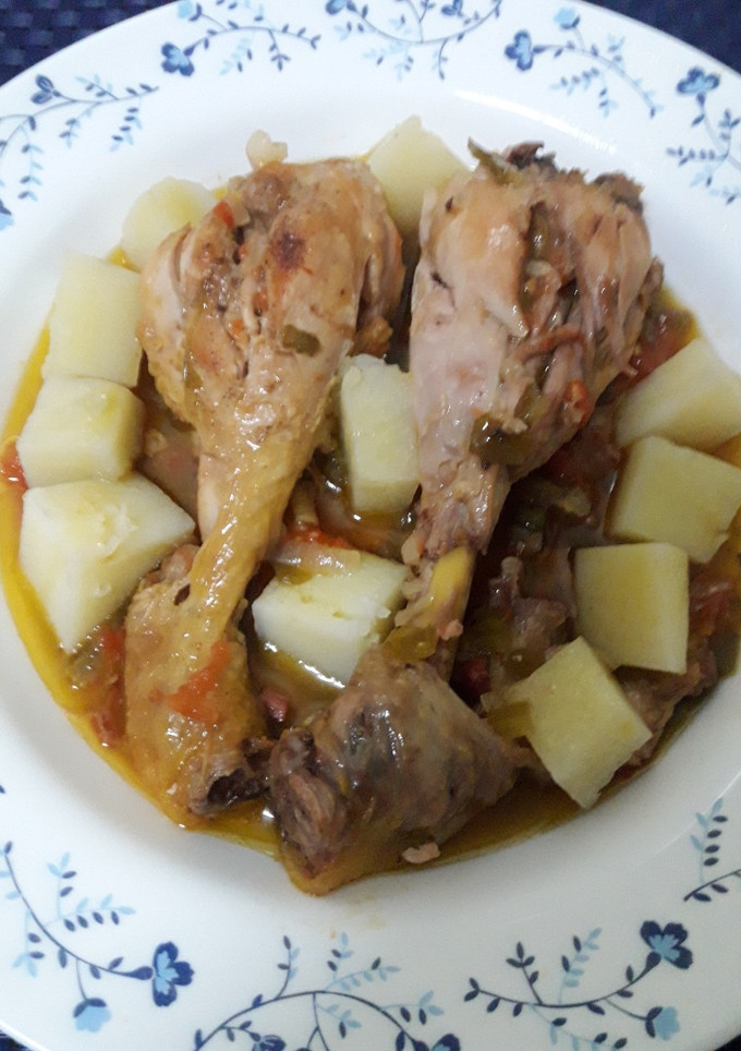 Una foto de Jamoncitos de pollo al chilindrón