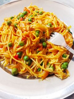 वेज मसाला मैगी (Veg masala maggi recipe in hindi) रेसिपी मुख्य फोटो