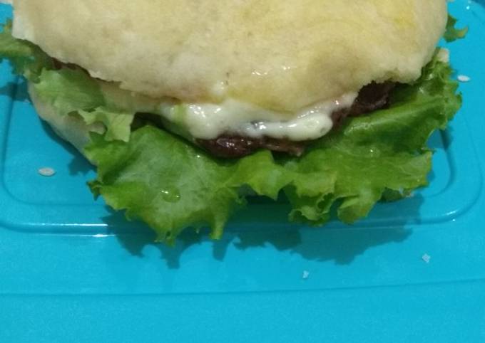 Resep gampang membuat Beef patty burger homemade dijamin spesial