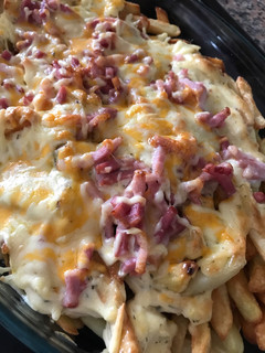 Una foto de Bacon cheese fríes 🍟