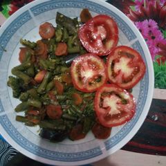 A picture of French beans with broccoli.