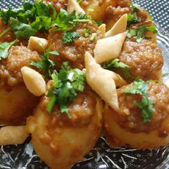 A picture of Khatay aloo.