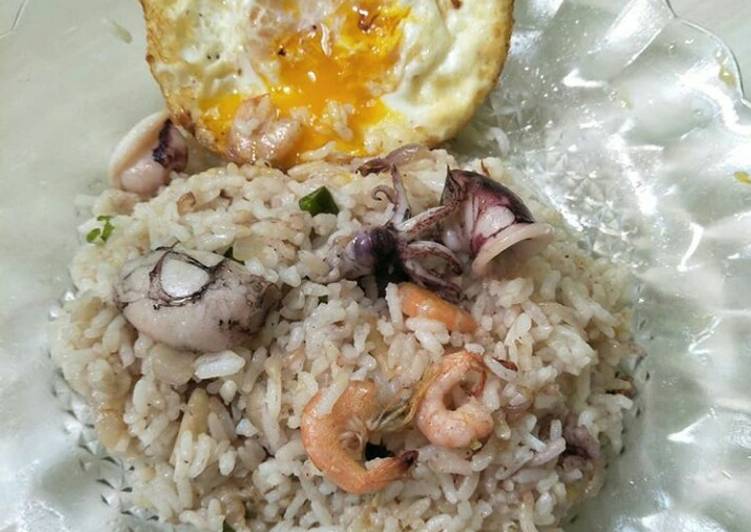 Nasi Goreng Putih Seafood