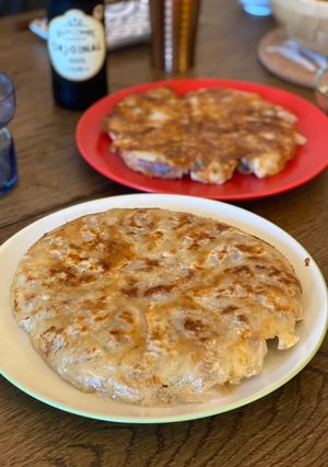 A picture of Japanese pan fried dumplings with pork, napa cabbage and spring onion 🥟 - Gyoza.