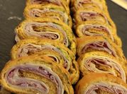 Una foto di frittata zucchine e prosciutto