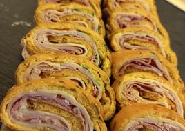 Rotolo di frittata farcito