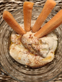 Una foto de Hummus de garbanzos y alubias