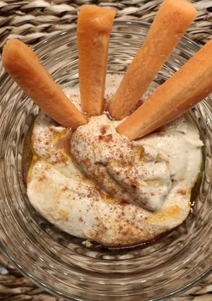 Una foto de Hummus de garbanzos y alubias