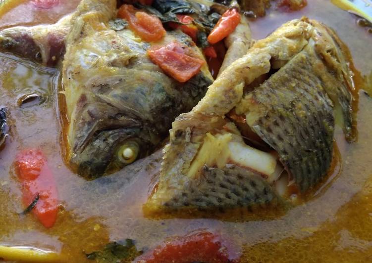 Ikan mujaer masak asam kuah kuning