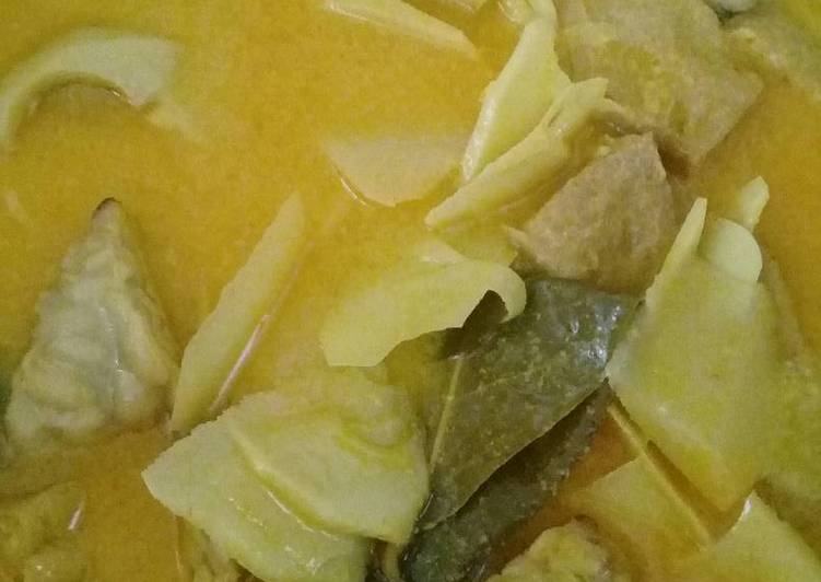 Langkah Mudah untuk Membuat Sayur tahu tempe rebung masak kuning Anti Gagal