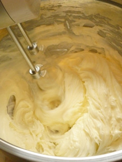 Mascarpone krém tortába, süteménybe recept fotója