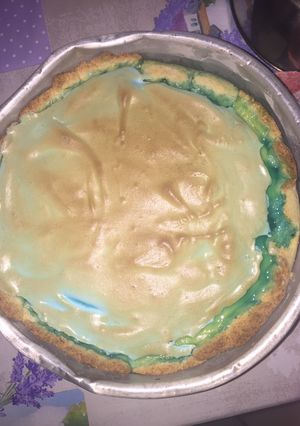 Una foto de Tarta de crema pastelera azul
