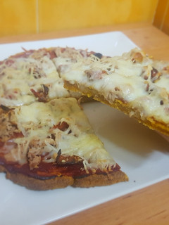 Una foto de Pizza con base de zanahoria