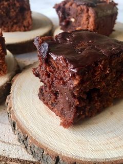 Una foto de Brownie -Muerte por Chocolate- y avellanas  🍫
