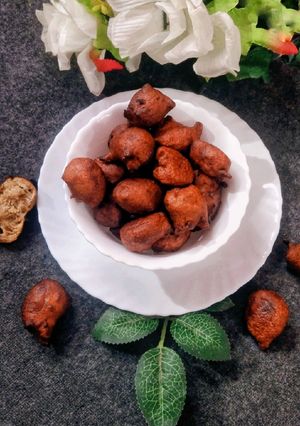 गुड़ के गुलगुले (Gud ke gulgule recipe in Hindi) रेसिपी मुख्य फोटो