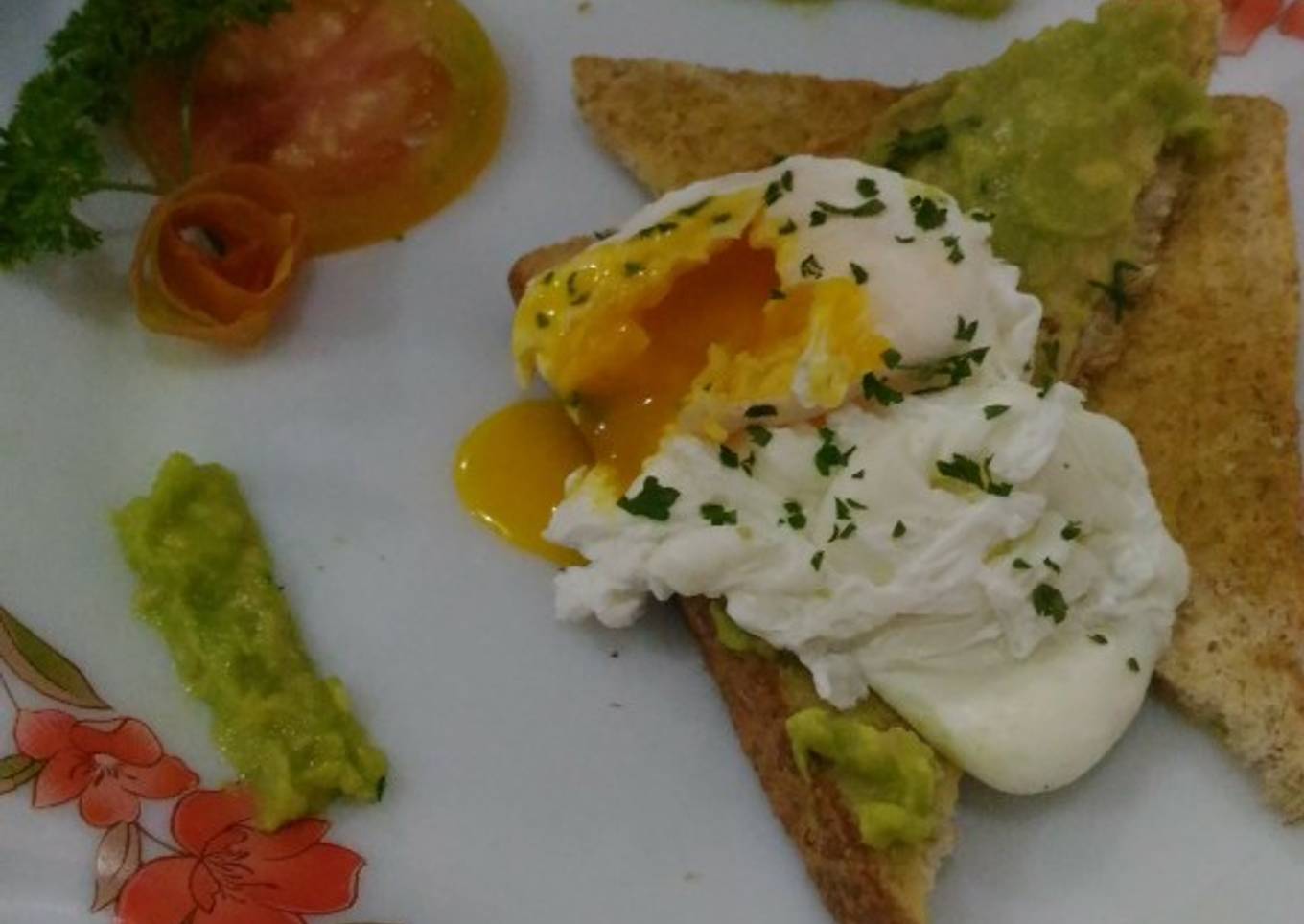 Poached agg dengan saus alpukat