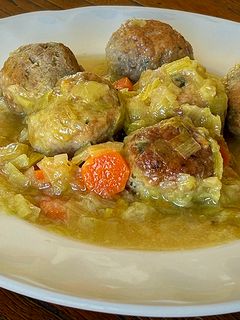 Una foto de Albóndigas guisadas con verduras